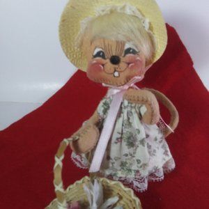 vintage Annalee 1996 mouse in a  bonnet w/ basket
